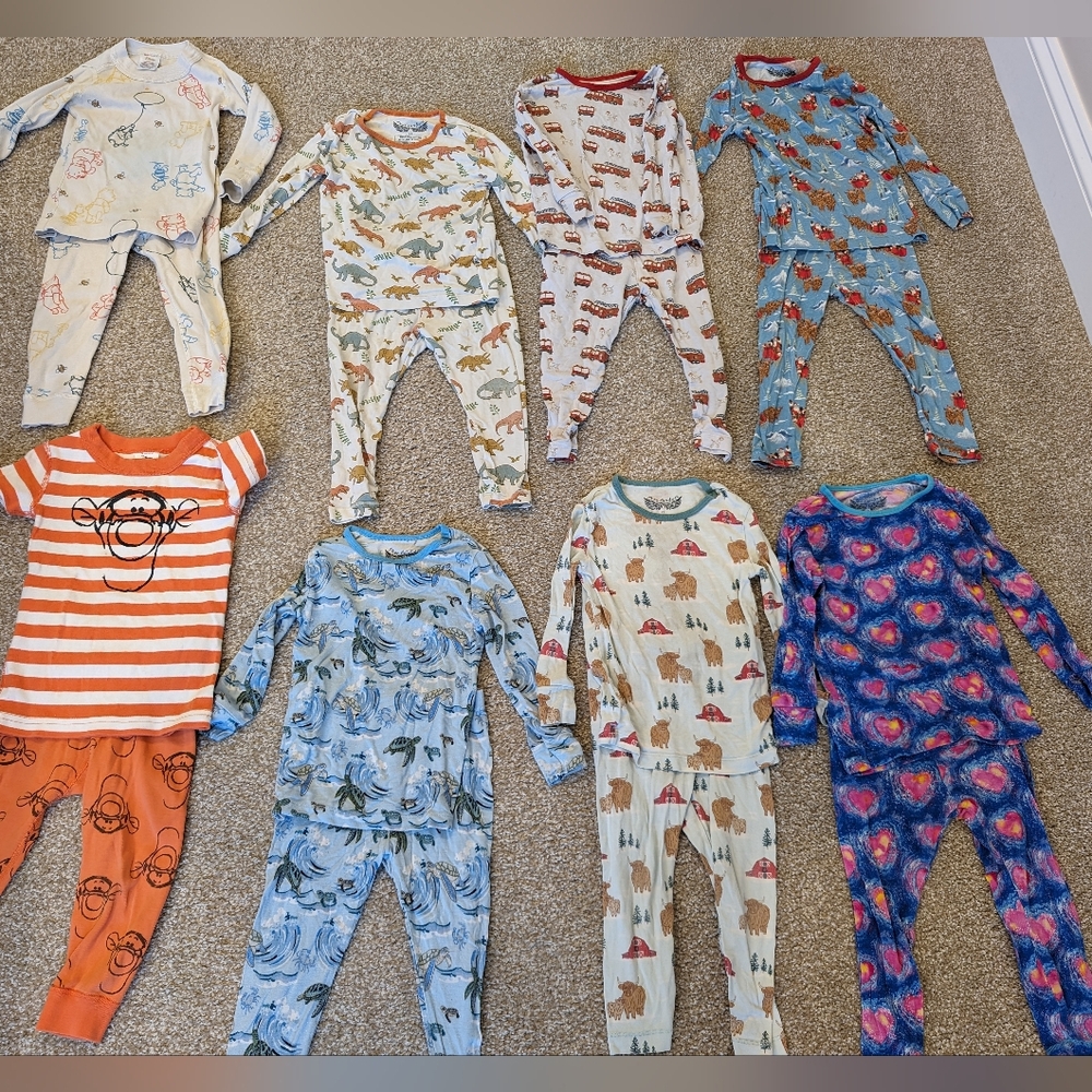 Lot of 2T pajamas (bamboo)